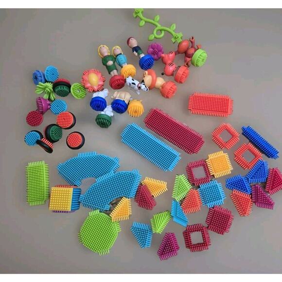 Bristle Blocks Lot of 56 Interlocking Building Stem Toys w/Flowers and Character - Picture 1 of 5